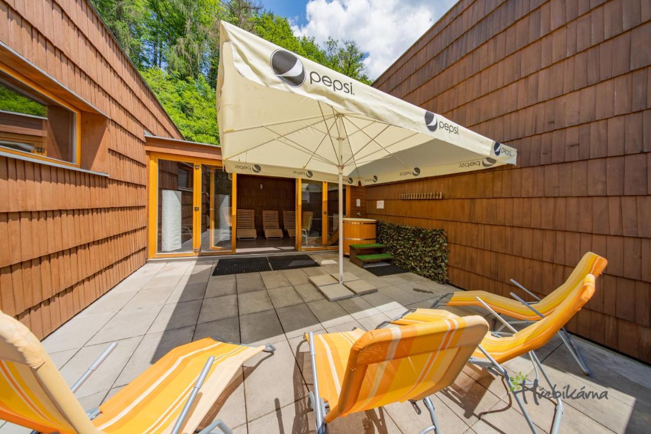 Restaurace A Pension Hrebikarna ホムトフ エクステリア 写真