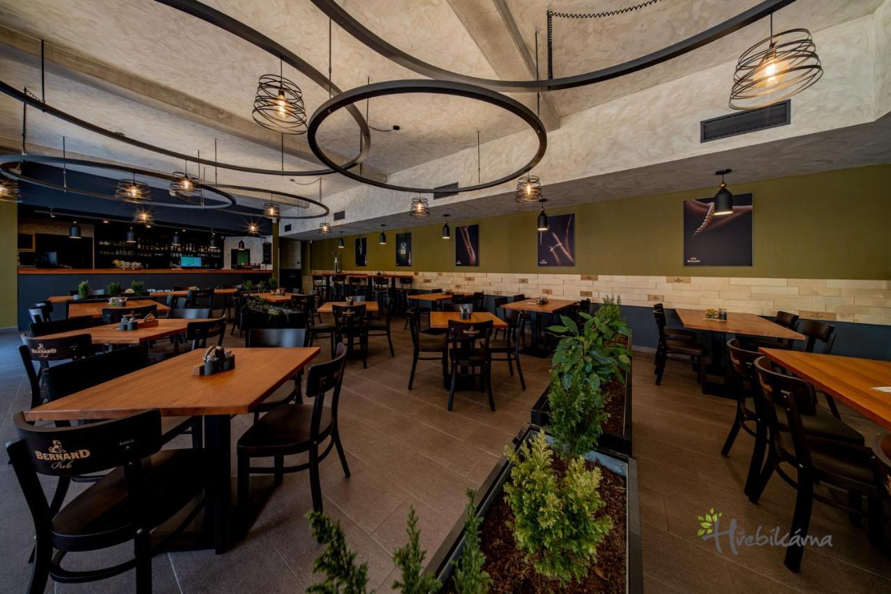 Restaurace A Pension Hrebikarna ホムトフ エクステリア 写真