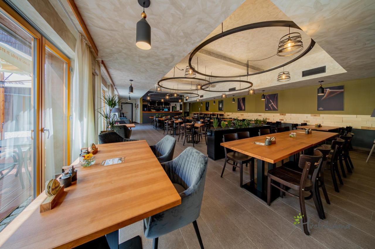 Restaurace A Pension Hrebikarna ホムトフ エクステリア 写真