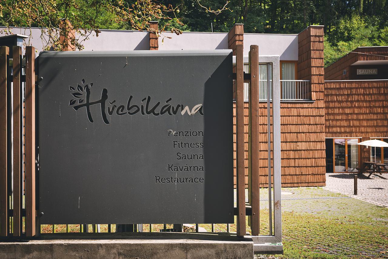 Restaurace A Pension Hrebikarna ホムトフ エクステリア 写真